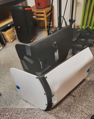 Nedávno jsem tu ukazoval, jak řešíme požadavek klienta na velké kryty pro vysokozdvižné a paletové vozíky. Tak tady rychlé...